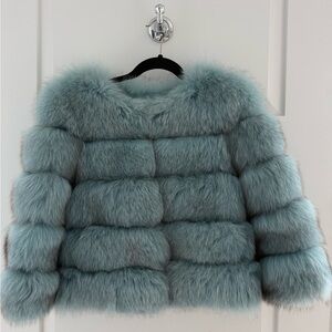Elegant Faux Fur Jacket in Light Blue